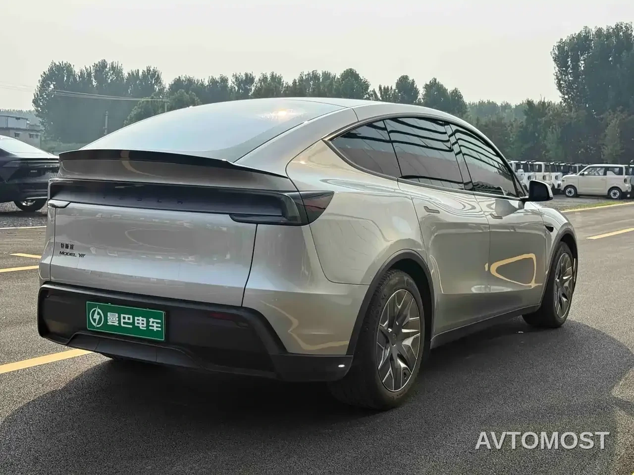 Tesla Model Y L 2025 Facelift Long Range AWD — фото 9