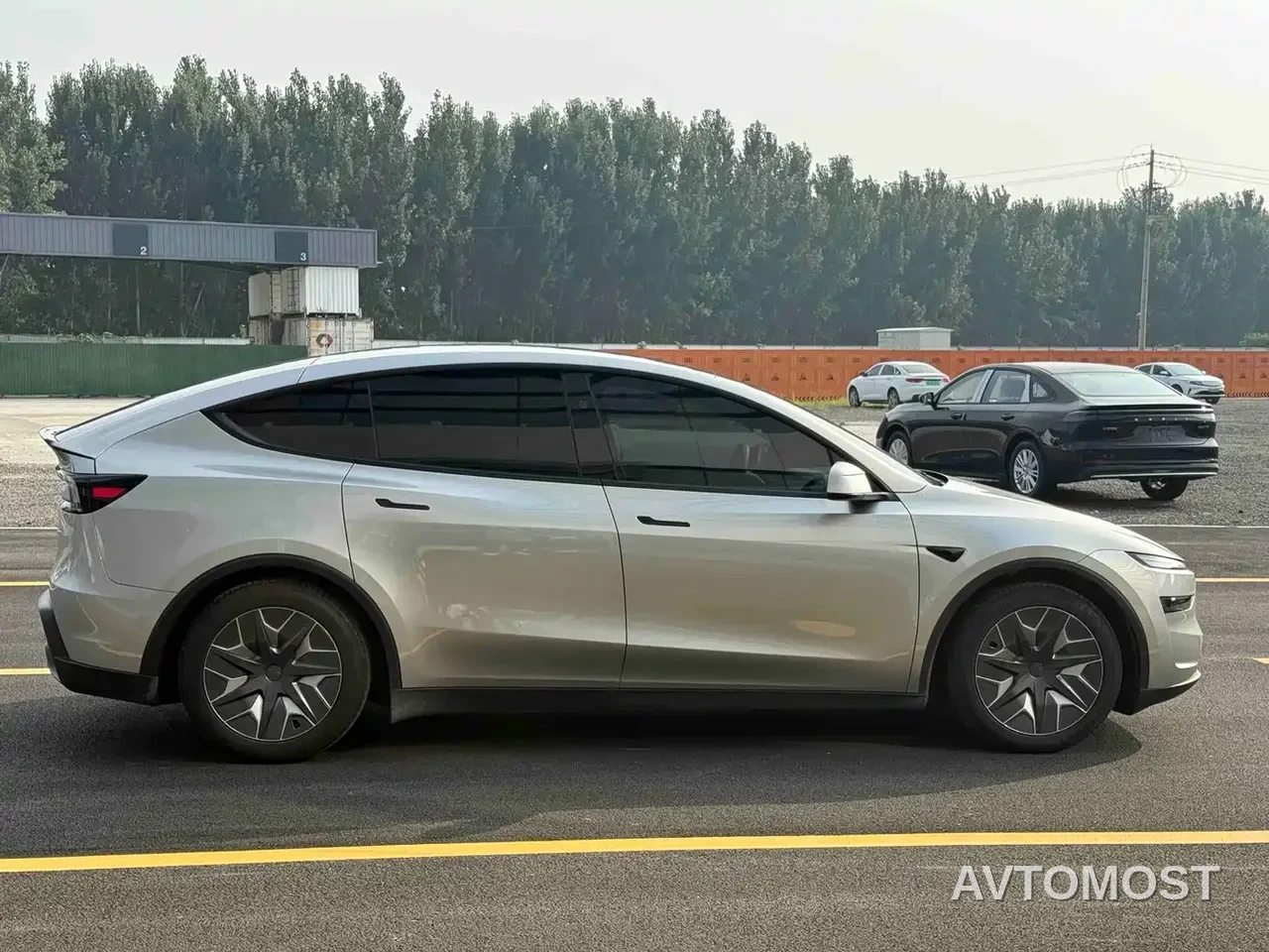 Tesla Model Y L 2025 Facelift Long Range AWD — фото 10