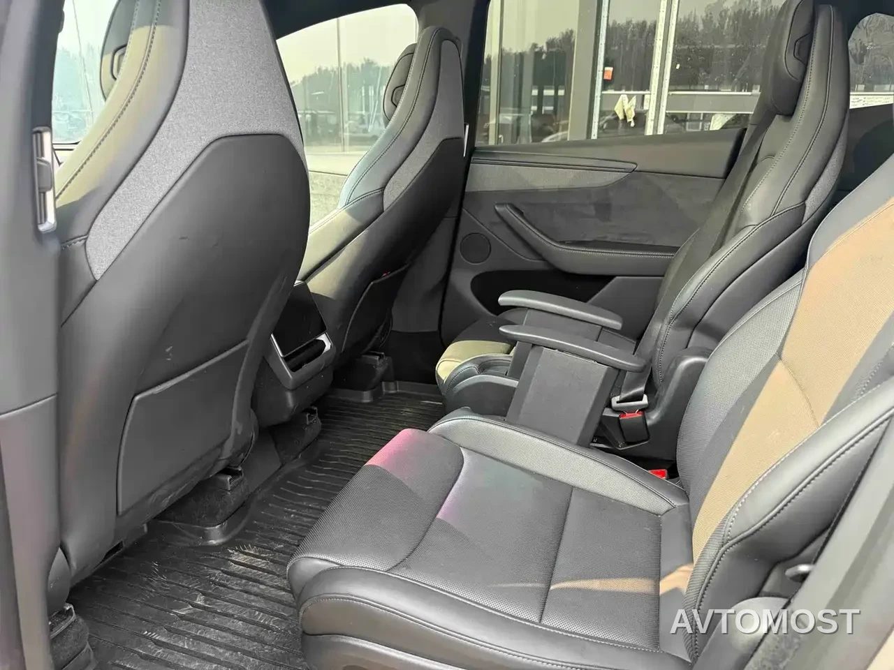 Tesla Model Y L 2025 Facelift Long Range AWD — фото 12