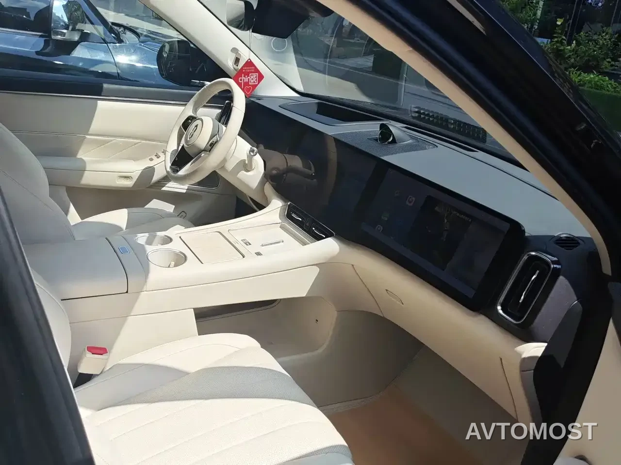 AITO M8 2025 Model Extended Range Max+ Edition 53.4kWh 6-Seater — фото 5