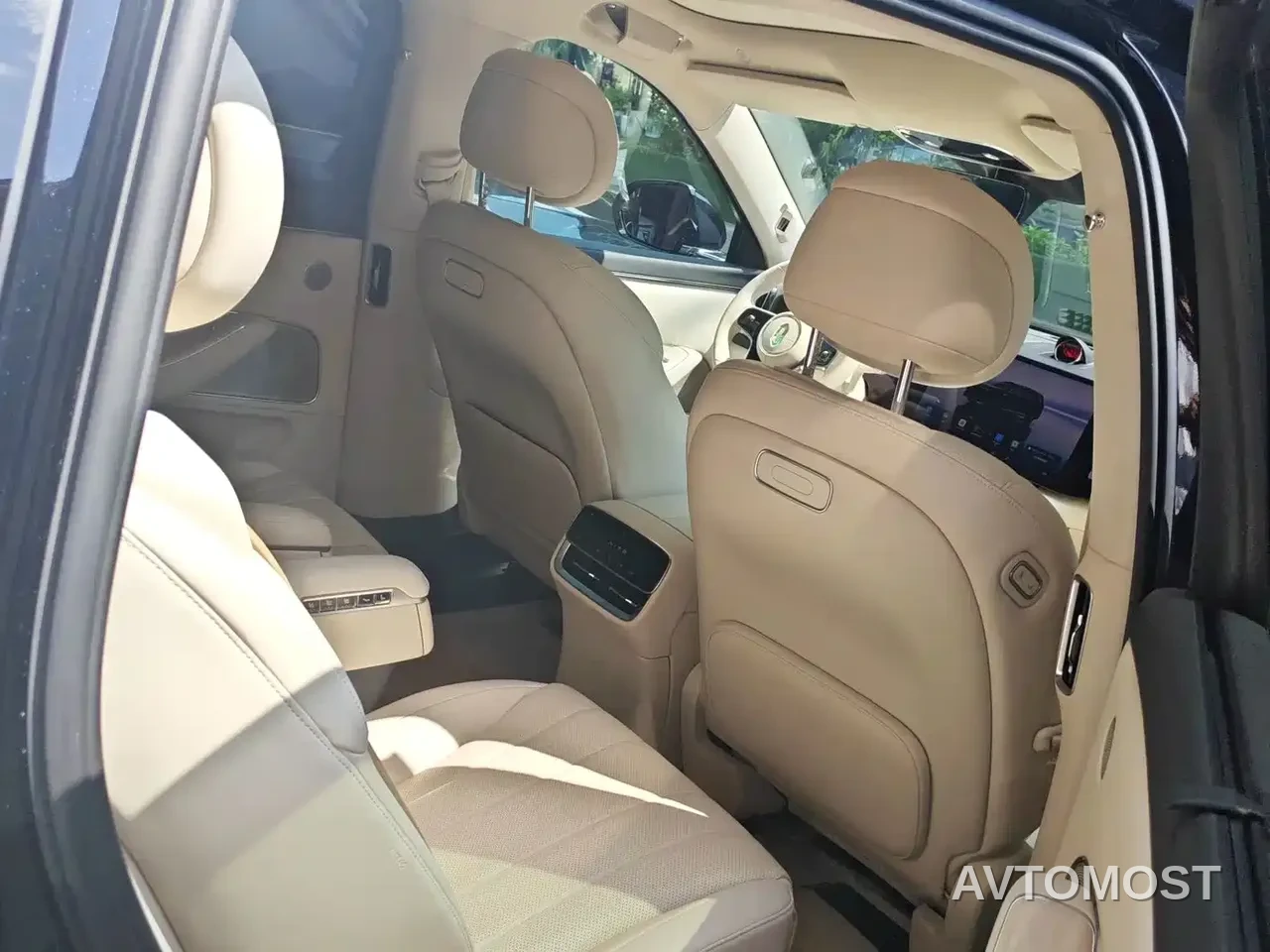AITO M8 2025 Model Extended Range Max+ Edition 53.4kWh 6-Seater — фото 7