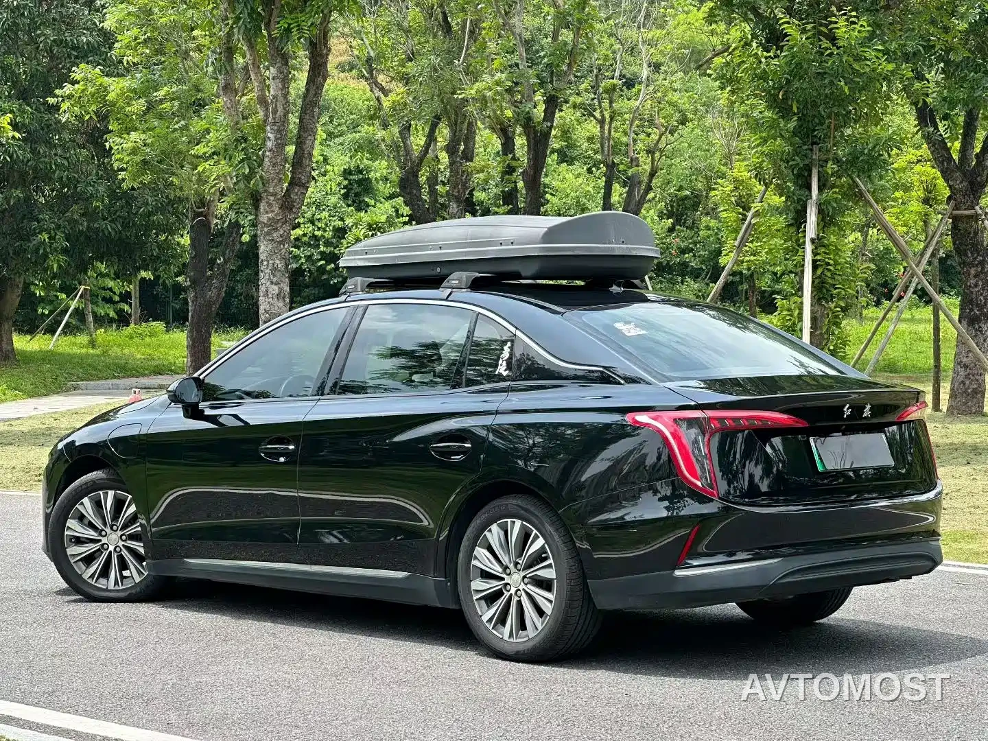 Hongqi E-QM5 2022 431km Charging Enjoyment Edition — фото 9