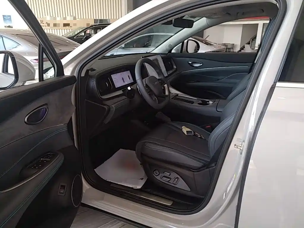 BYD Hai Shi 07 DM-i 2025 150 Pilot+ Edition — фото 15