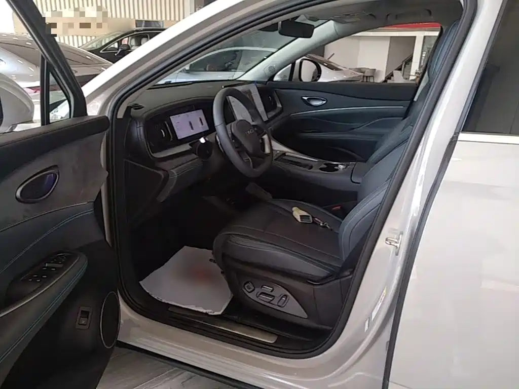 BYD Hai Shi 07 DM-i 2025 150 Pilot+ Edition — фото 16