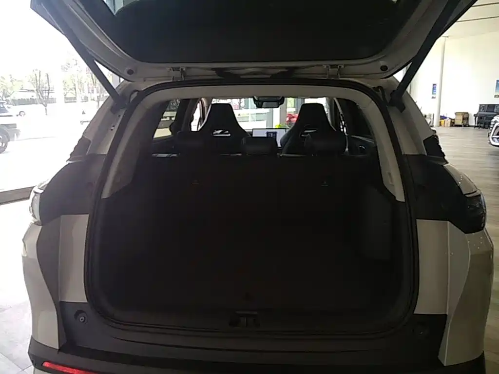 BYD Hai Shi 07 DM-i 2025 150 Pilot+ Edition — фото 19