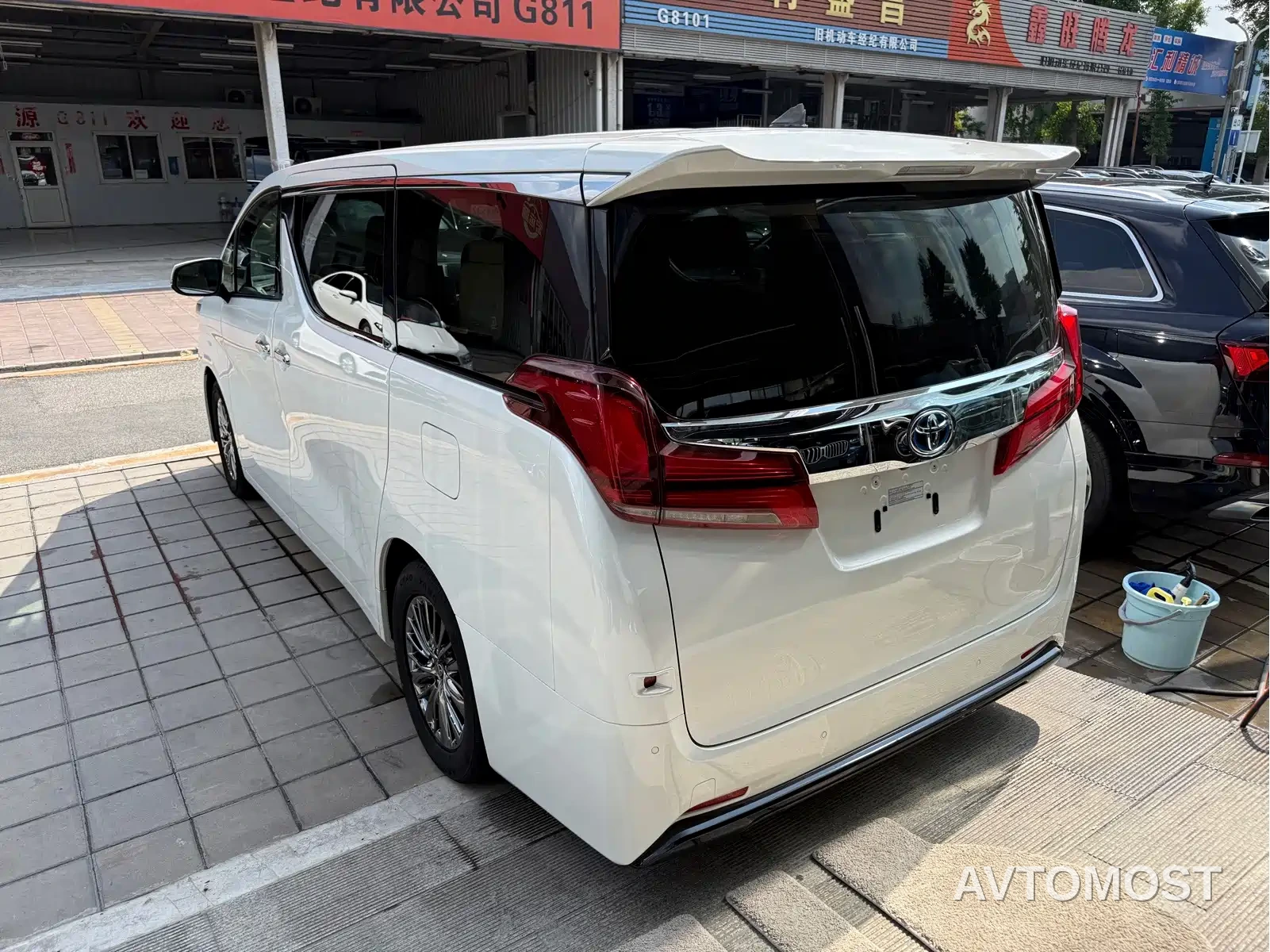 Toyota Alphard 2021 Hybrid 2.5L Luxury — фото 2