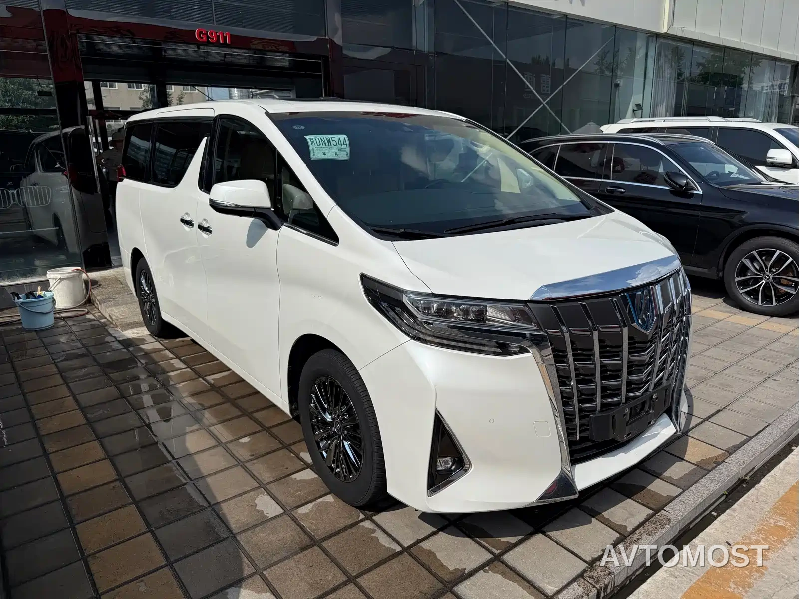 Toyota Alphard 2021 Hybrid 2.5L Luxury — фото 4