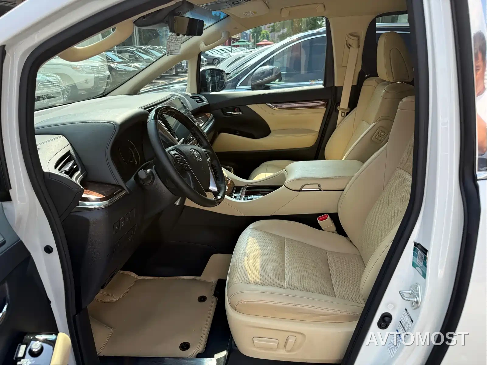 Toyota Alphard 2021 Hybrid 2.5L Luxury — фото 6