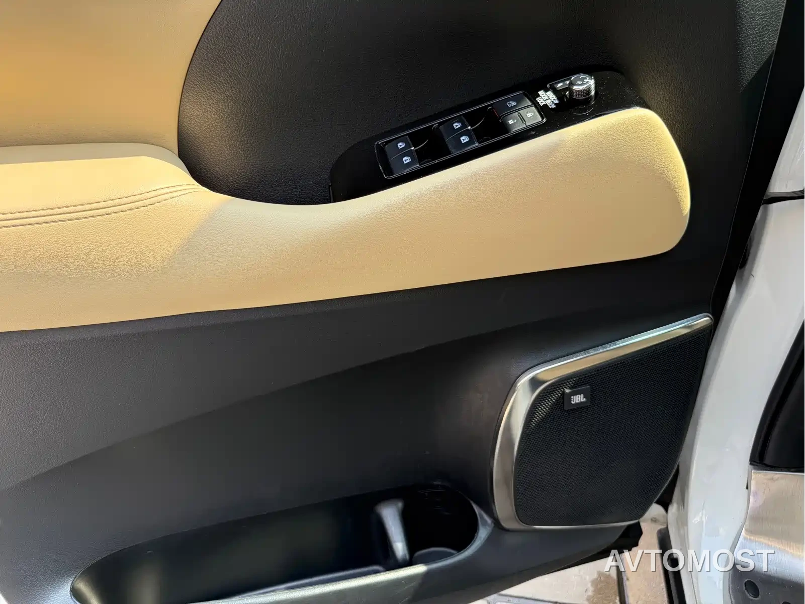 Toyota Alphard 2021 Hybrid 2.5L Luxury — фото 7