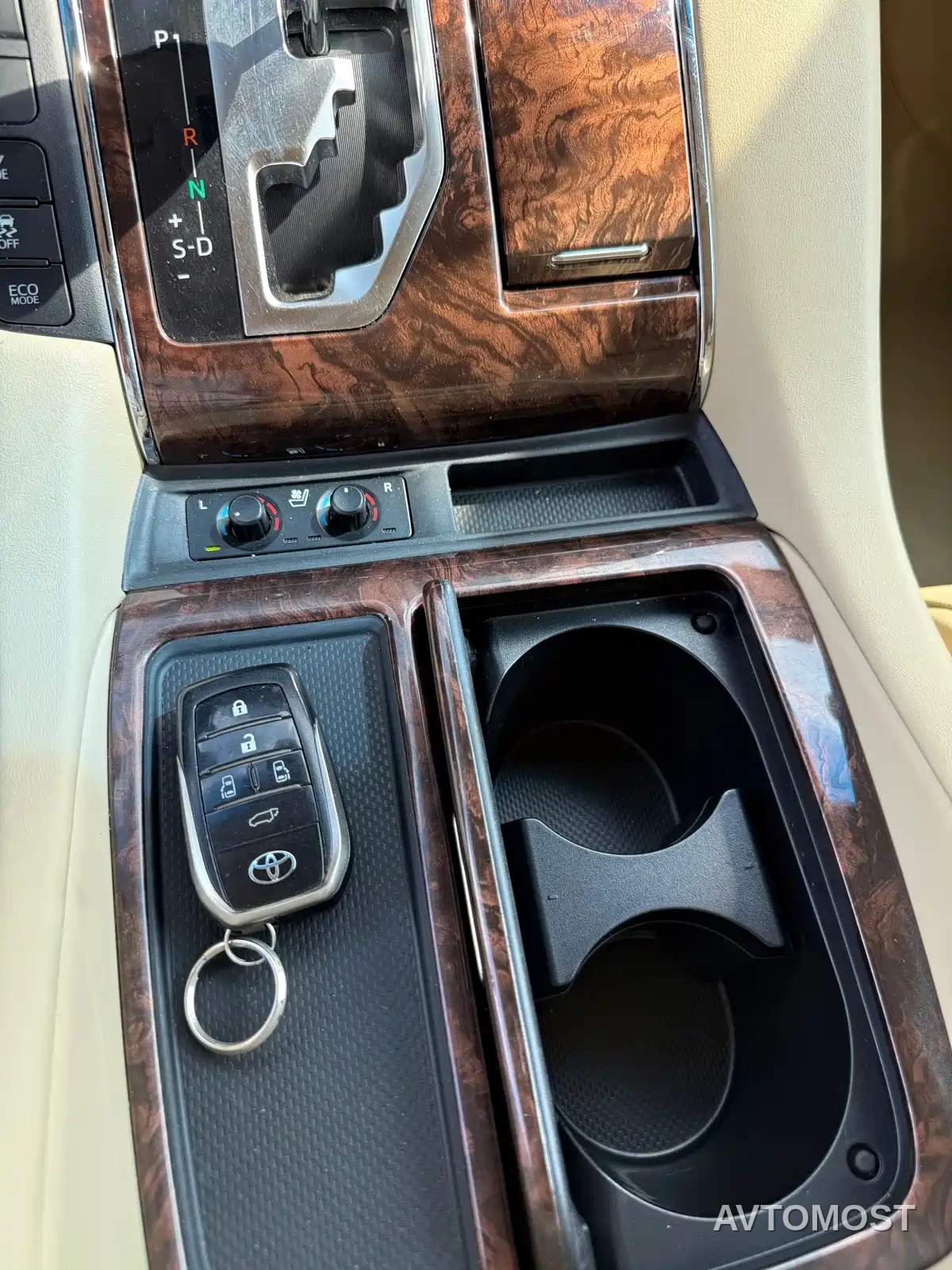 Toyota Alphard 2021 Hybrid 2.5L Luxury — фото 11
