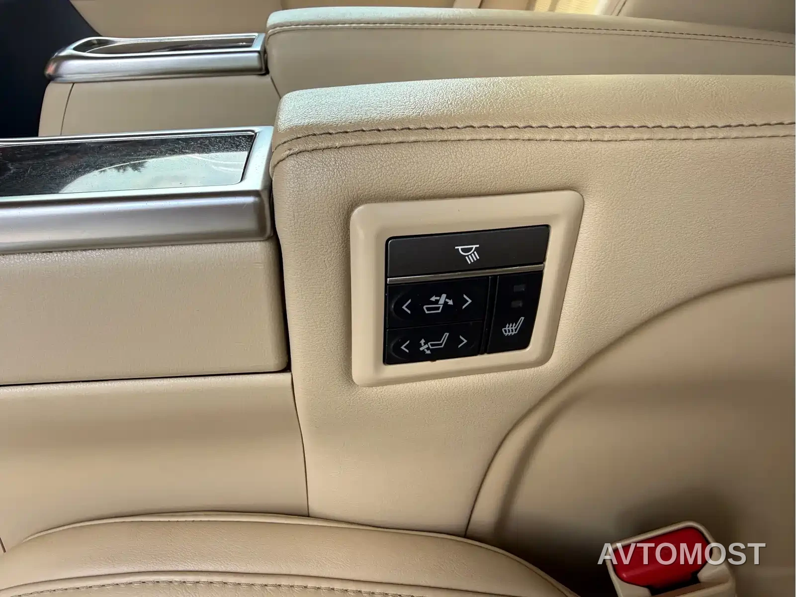Toyota Alphard 2021 Hybrid 2.5L Luxury — фото 13
