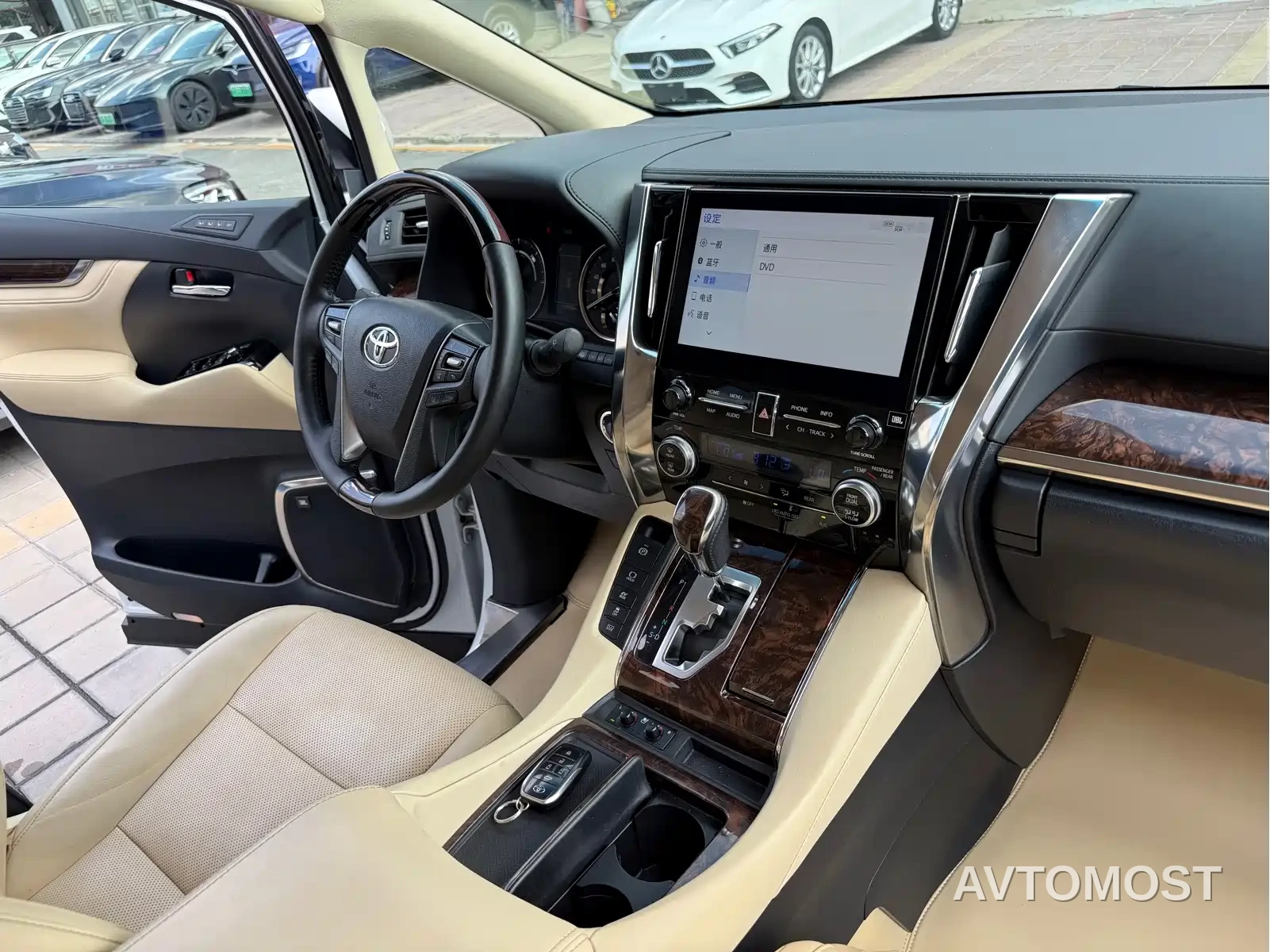 Toyota Alphard 2021 Hybrid 2.5L Luxury — фото 17