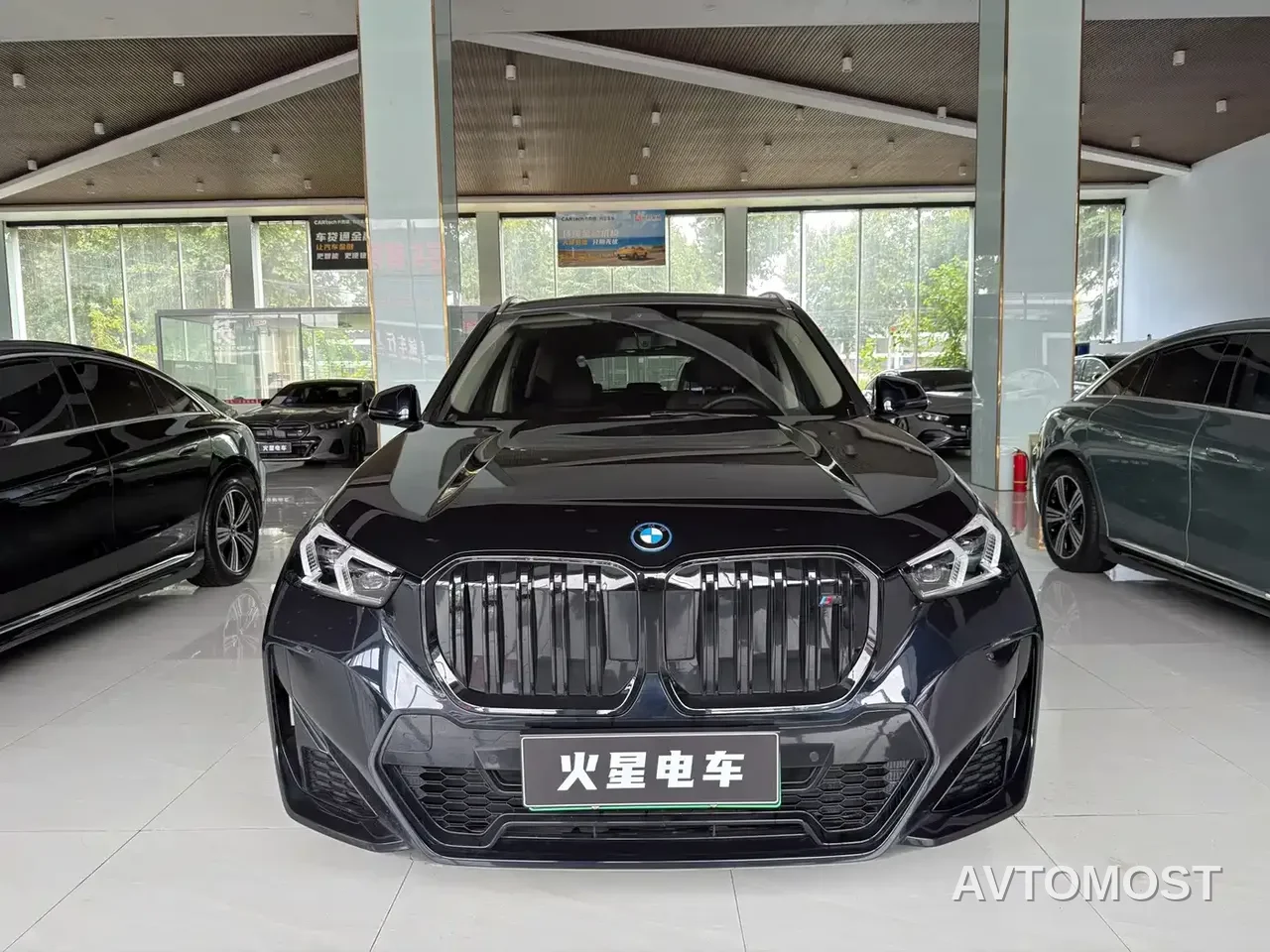 BMW iX1 2023 eDrive25L M Sport Package — фото 2
