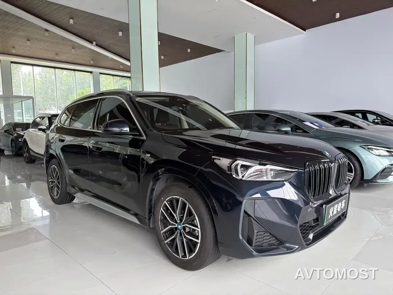 BMW iX1 2023 eDrive25L M Sport Package — фото 3