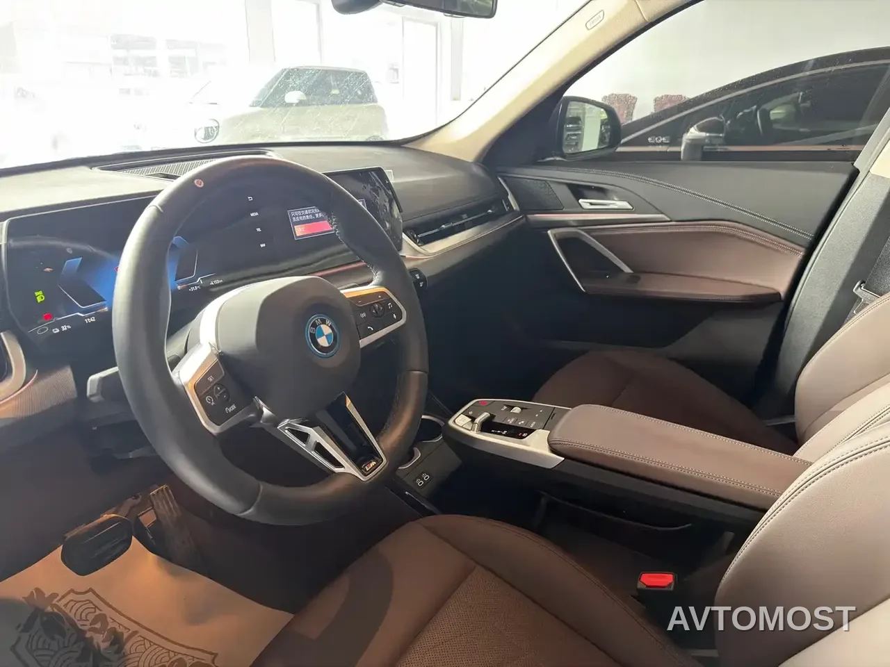 BMW iX1 2023 eDrive25L M Sport Package — фото 4