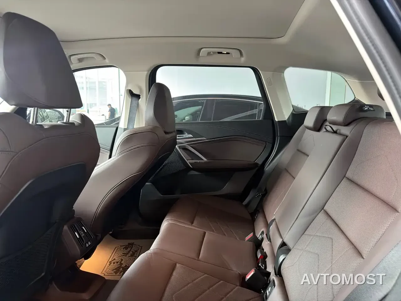 BMW iX1 2023 eDrive25L M Sport Package — фото 8