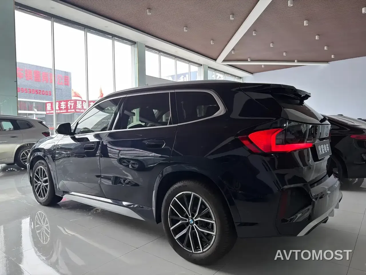 BMW iX1 2023 eDrive25L M Sport Package — фото 13