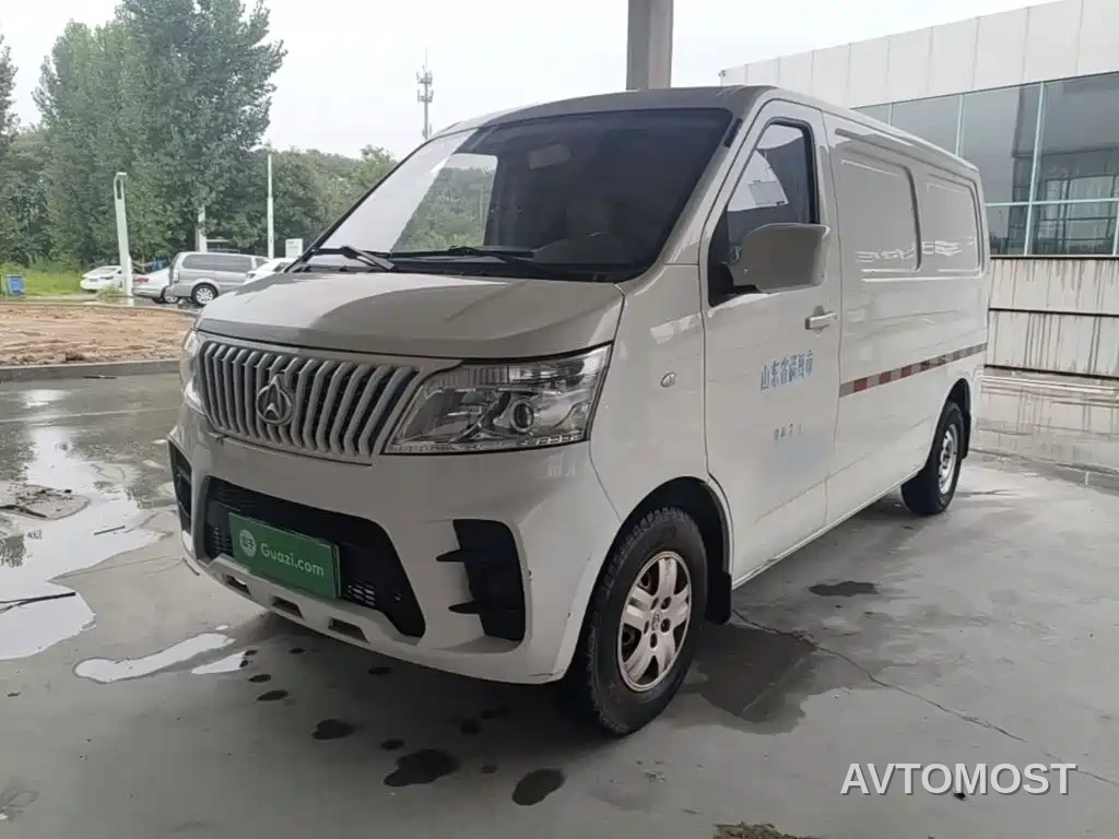 Changan Ruixing EM60 2022 Pure Electric Van 4498mm Length Flat Roof Tailgate 2-Seater 60kW 41.86kWh — фото 1