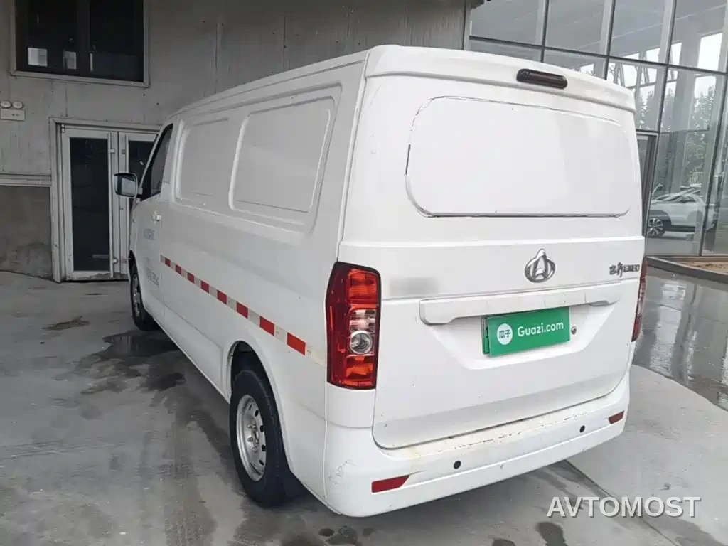 Changan Ruixing EM60 2022 Pure Electric Van 4498mm Length Flat Roof Tailgate 2-Seater 60kW 41.86kWh — фото 5
