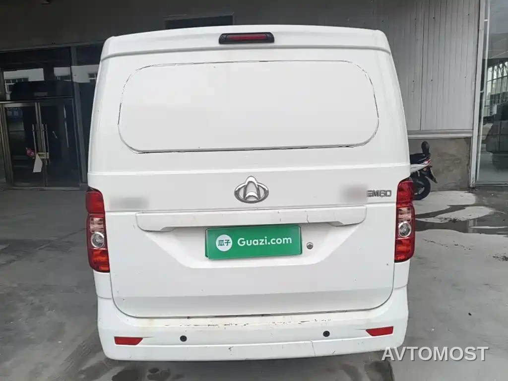 Changan Ruixing EM60 2022 Pure Electric Van 4498mm Length Flat Roof Tailgate 2-Seater 60kW 41.86kWh — фото 6