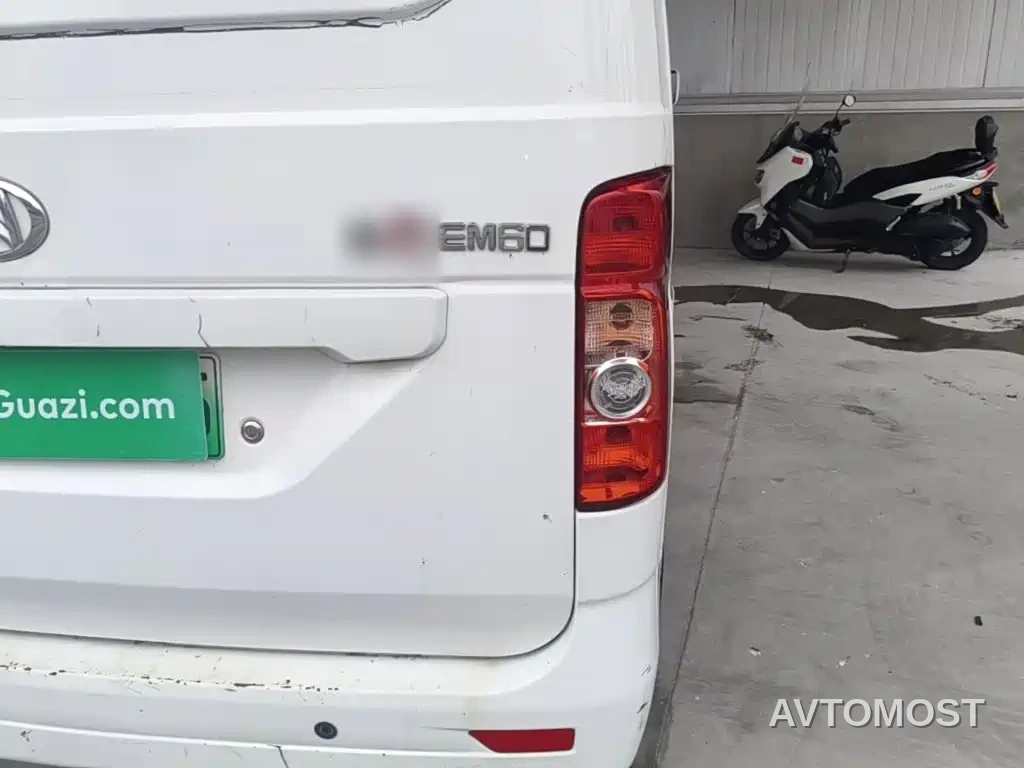 Changan Ruixing EM60 2022 Pure Electric Van 4498mm Length Flat Roof Tailgate 2-Seater 60kW 41.86kWh — фото 8