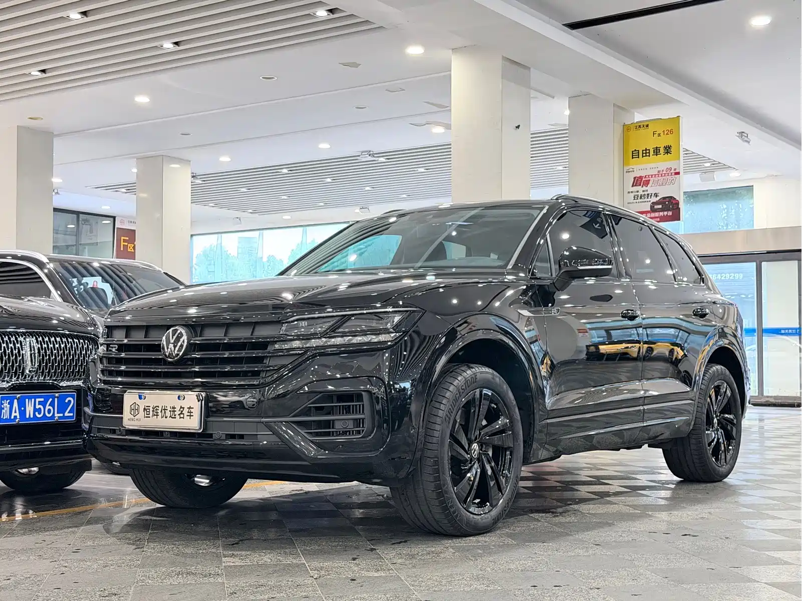 Volkswagen Touareg 2023 3.0TSI R-Line Black Sports Package