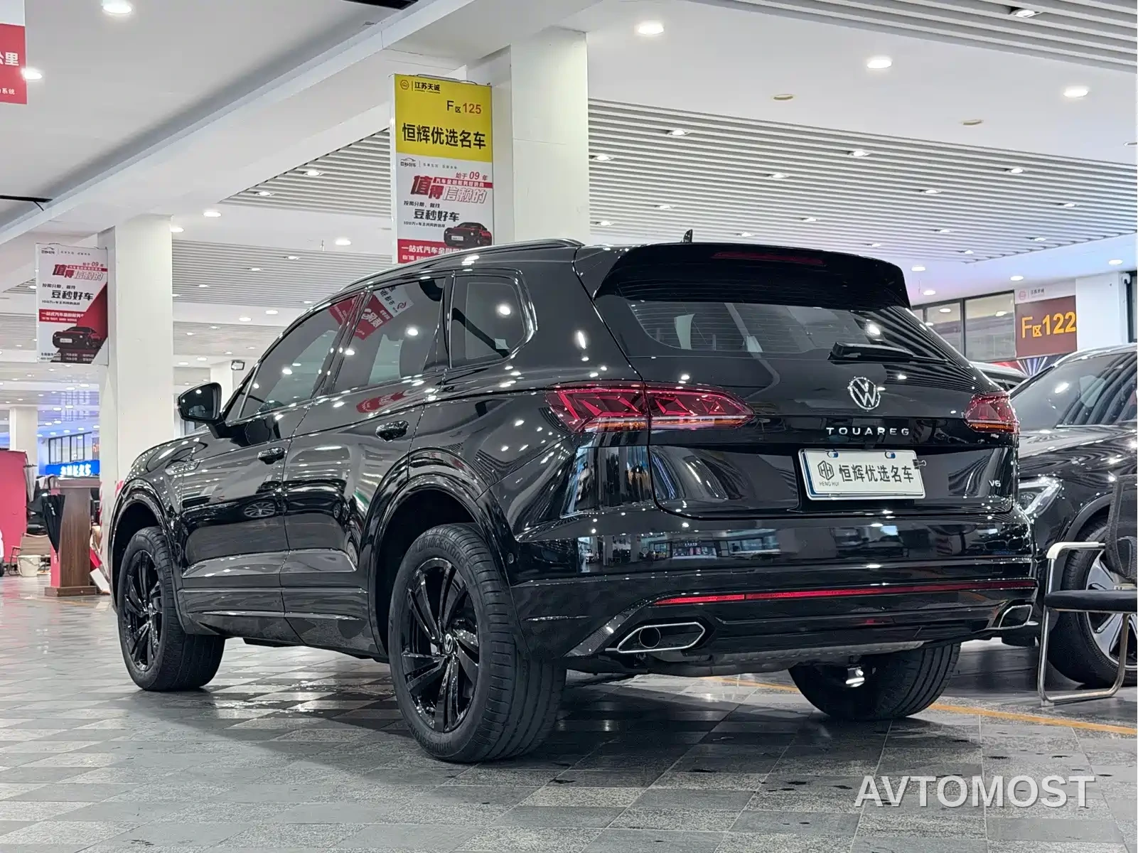 Volkswagen Touareg 2023 3.0TSI R-Line Black Sports Package — фото 4