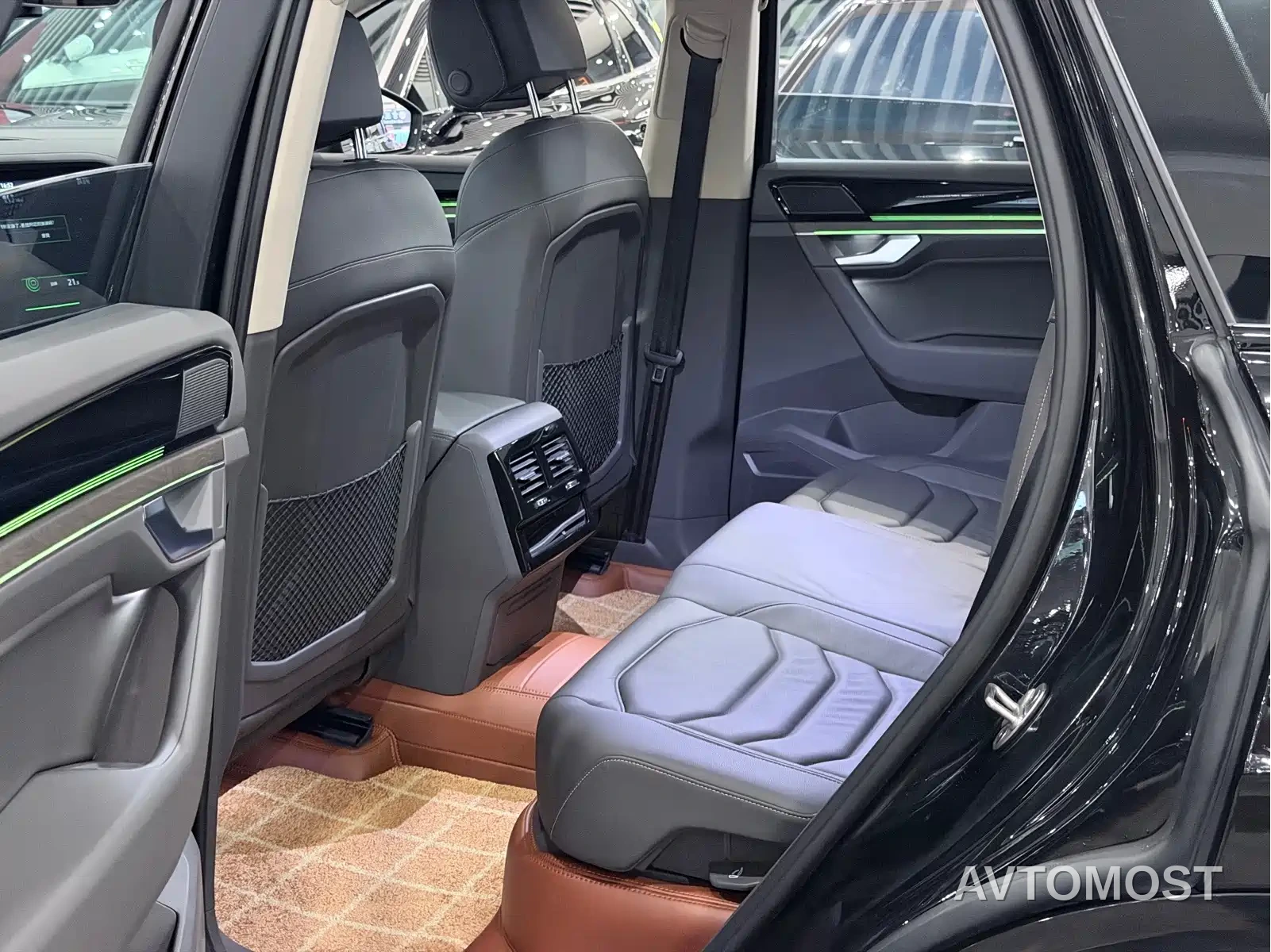 Volkswagen Touareg 2023 3.0TSI R-Line Black Sports Package — фото 7