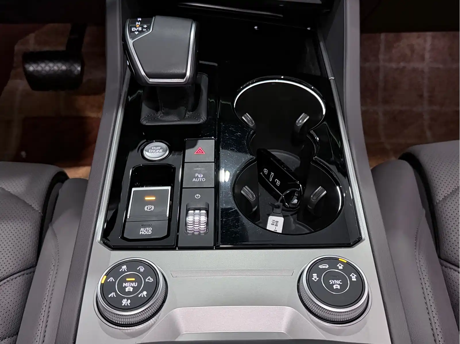 Volkswagen Touareg 2023 3.0TSI R-Line Black Sports Package — фото 9