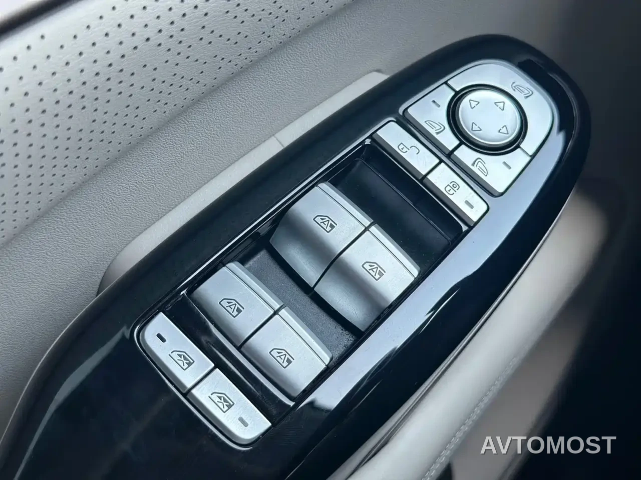 Denza D9 2022 DM-i 970 AWD Flagship — фото 9