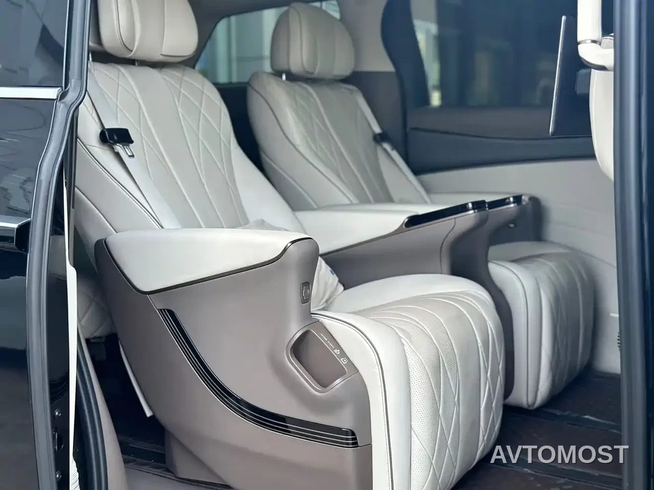 Denza D9 2022 DM-i 970 AWD Flagship — фото 20