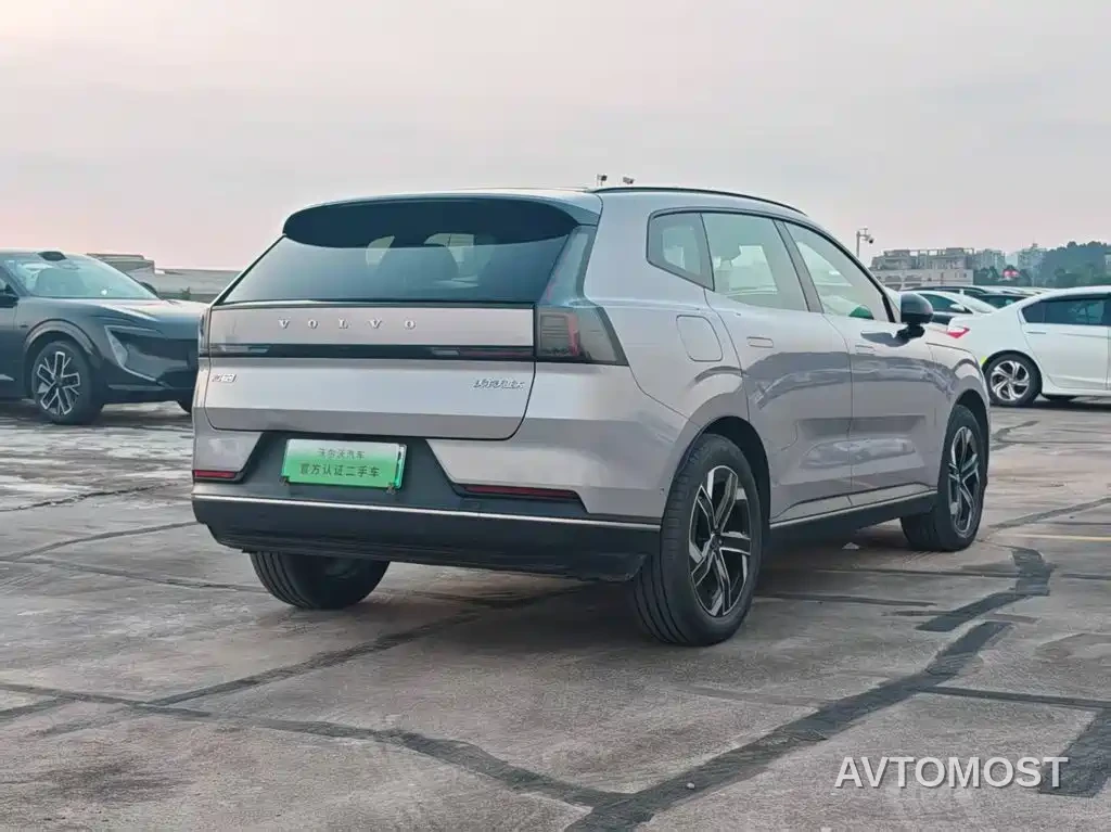 Volvo XC70 Plug-in Hybrid 2025 Standard — фото 8