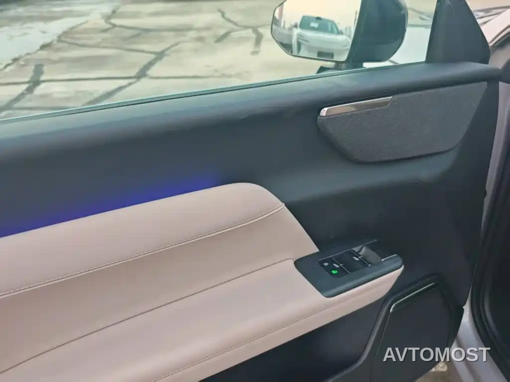Volvo XC70 Plug-in Hybrid 2025 Standard — фото 11
