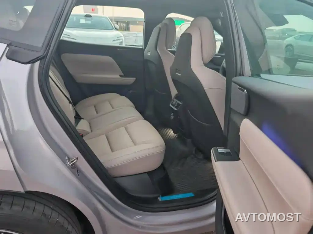 Volvo XC70 Plug-in Hybrid 2025 Standard — фото 21