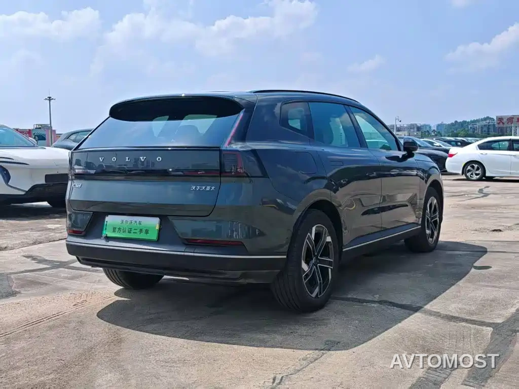 Volvo XC70 Plug-in Hybrid 2025 Standard — фото 8
