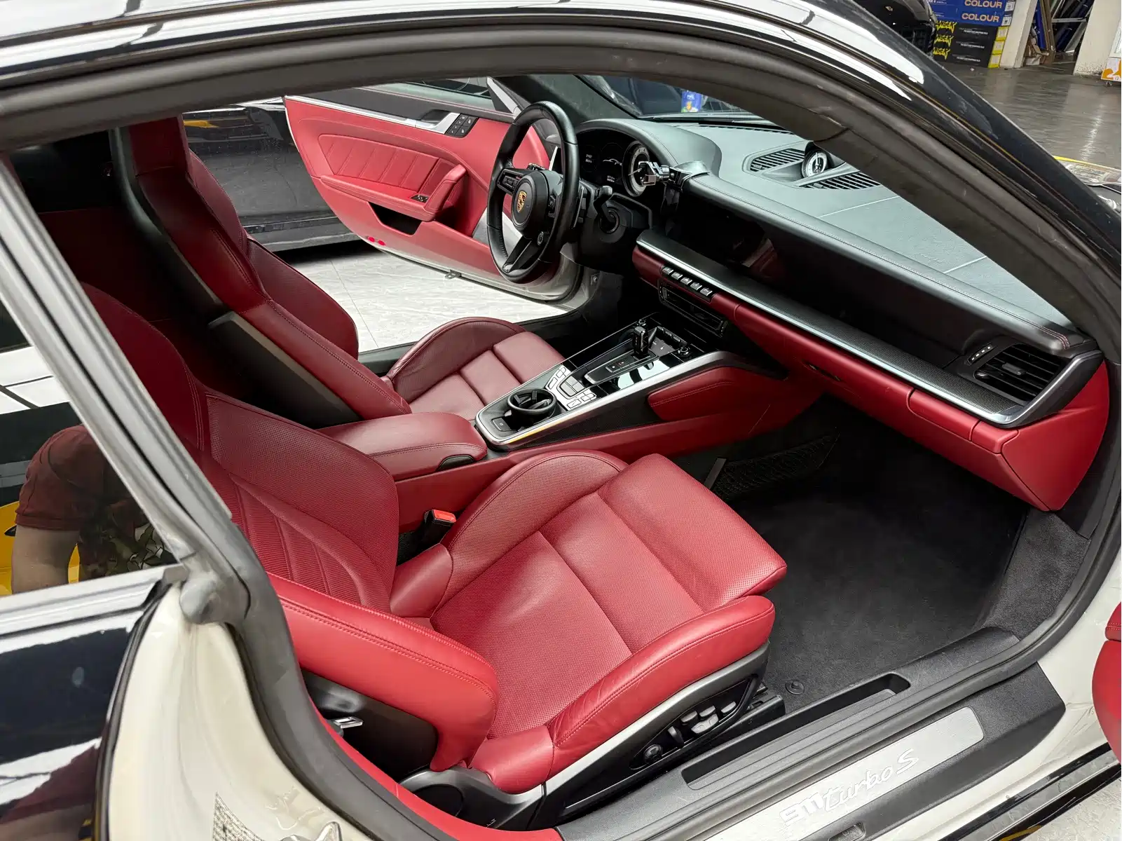 Porsche 911 2022 Turbo S 3.7T — фото 12