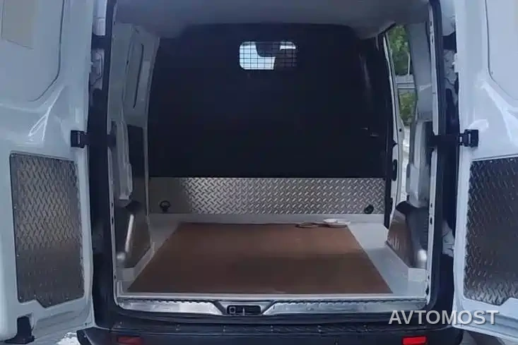 Ford Transit 2023 Model 2.0T Diesel Manual Panel Van Short Wheelbase Low Roof 2/3-Seater — фото 9
