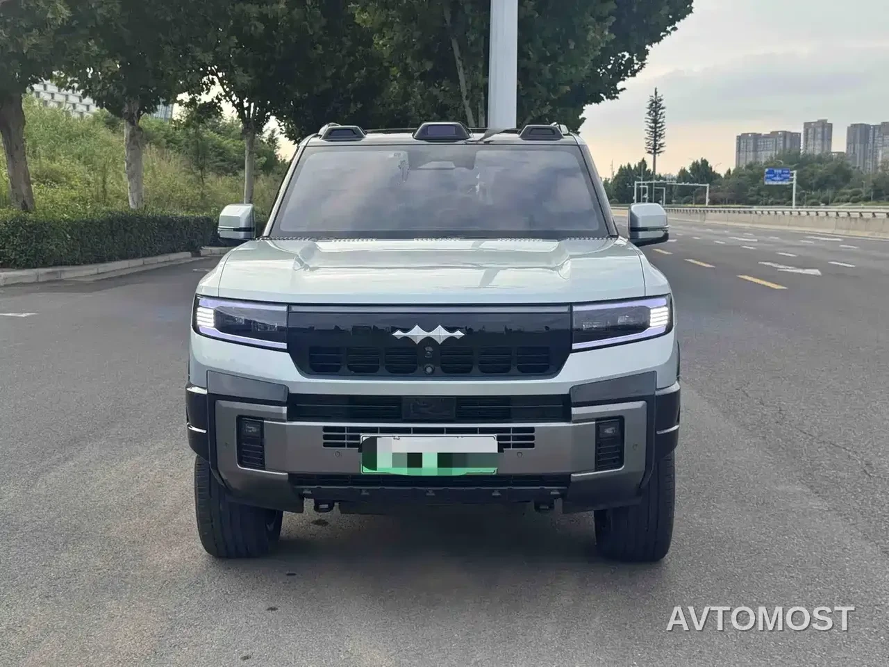 Fang Cheng Bao Leopard 8 2025 Zhiyong Flagship 6-Seater — фото 2