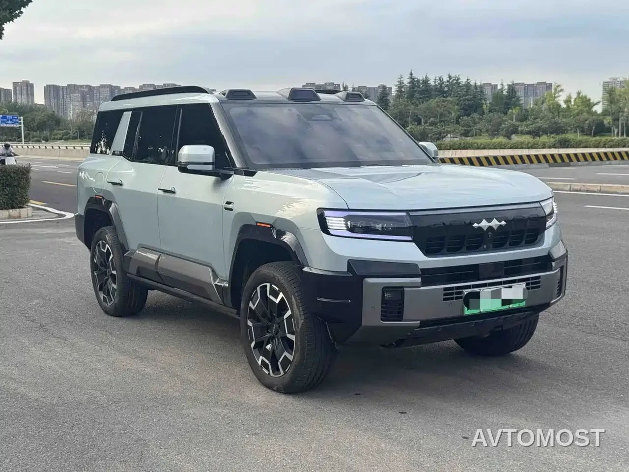 Fang Cheng Bao Leopard 8 2025 Zhiyong Flagship 6-Seater — фото 3