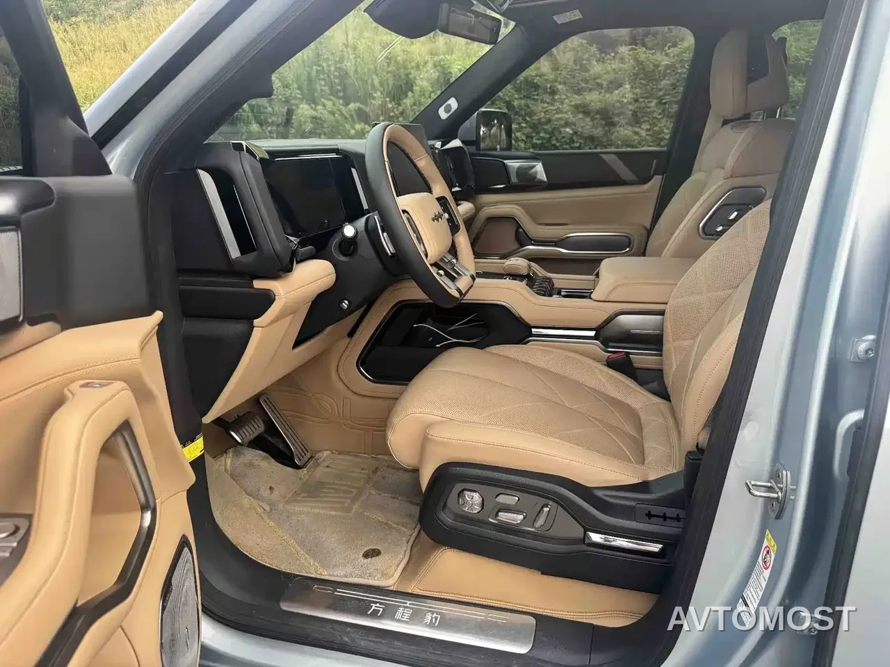 Fang Cheng Bao Leopard 8 2025 Zhiyong Flagship 6-Seater — фото 5