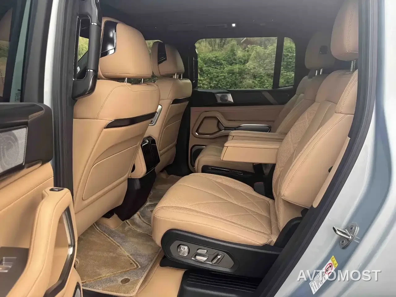 Fang Cheng Bao Leopard 8 2025 Zhiyong Flagship 6-Seater — фото 6