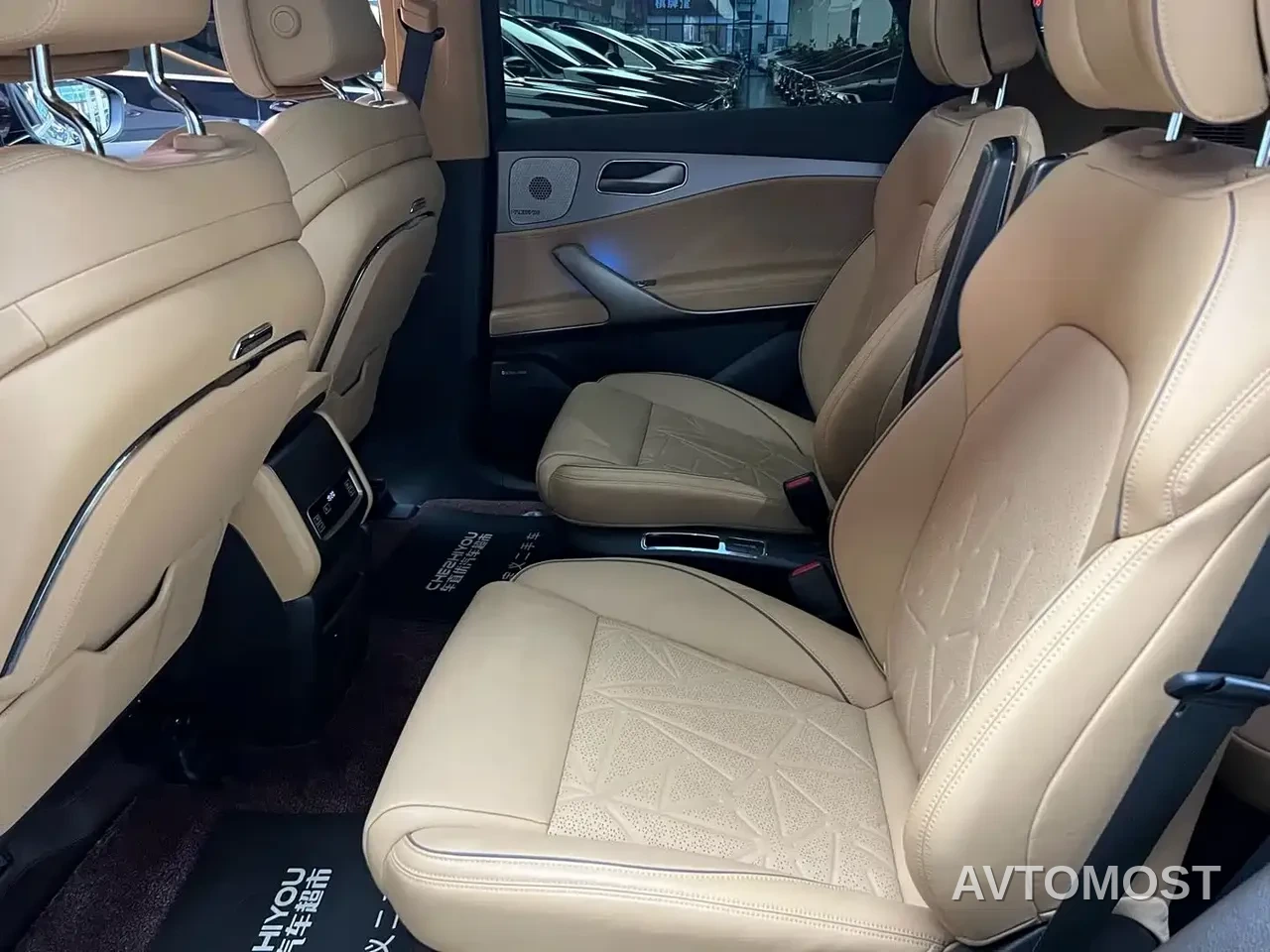 Denza N8 2023 4WD Super Hybrid Flagship 6-seater — фото 10