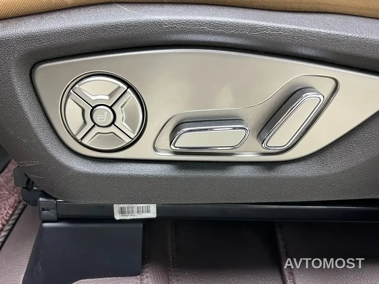 Denza N8 2023 4WD Super Hybrid Flagship 6-seater — фото 21