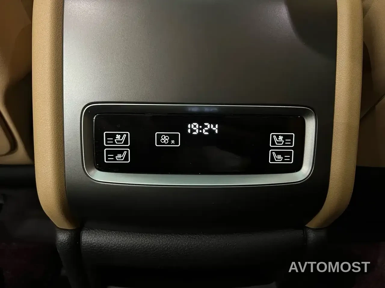 Denza N8 2023 4WD Super Hybrid Flagship 6-seater — фото 32