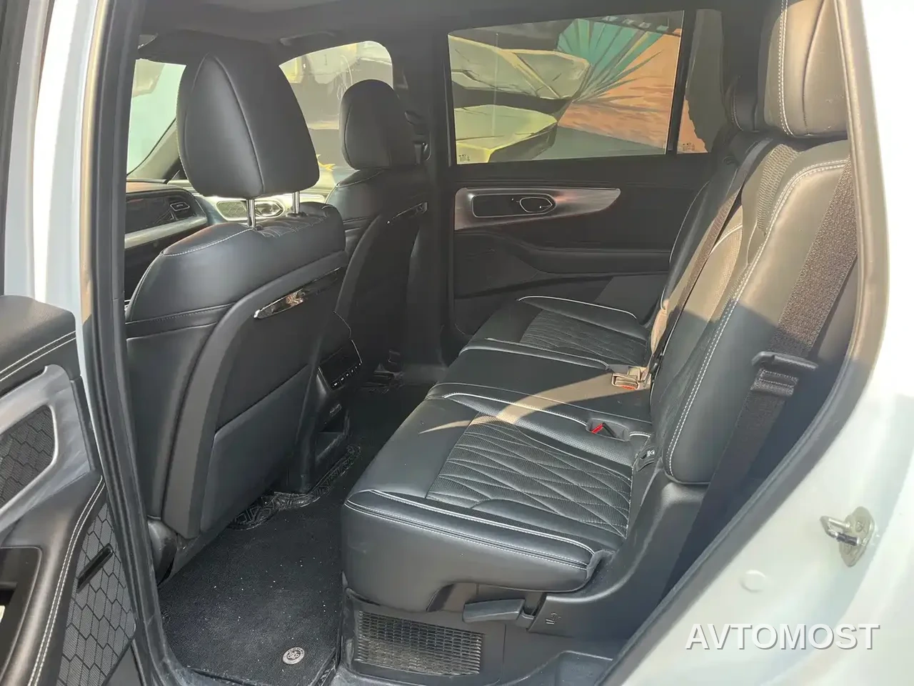 GAC Trumpchi GS8 2022 Dual Engine Series 2.0TM 2WD Premium Edition (7-Seater) — фото 8