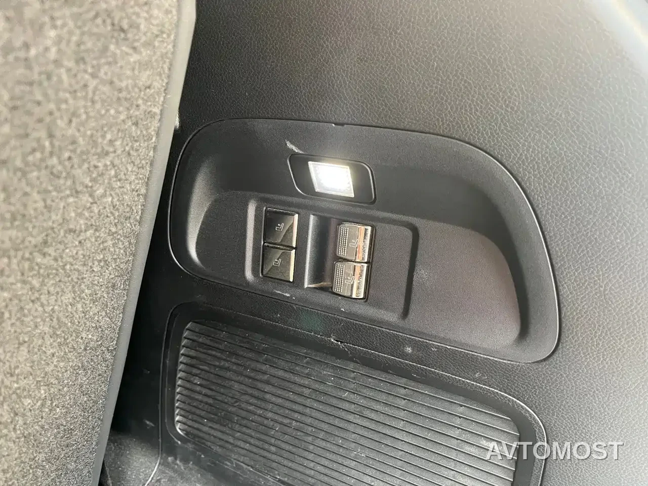GAC Trumpchi GS8 2022 Dual Engine Series 2.0TM 2WD Premium Edition (7-Seater) — фото 15