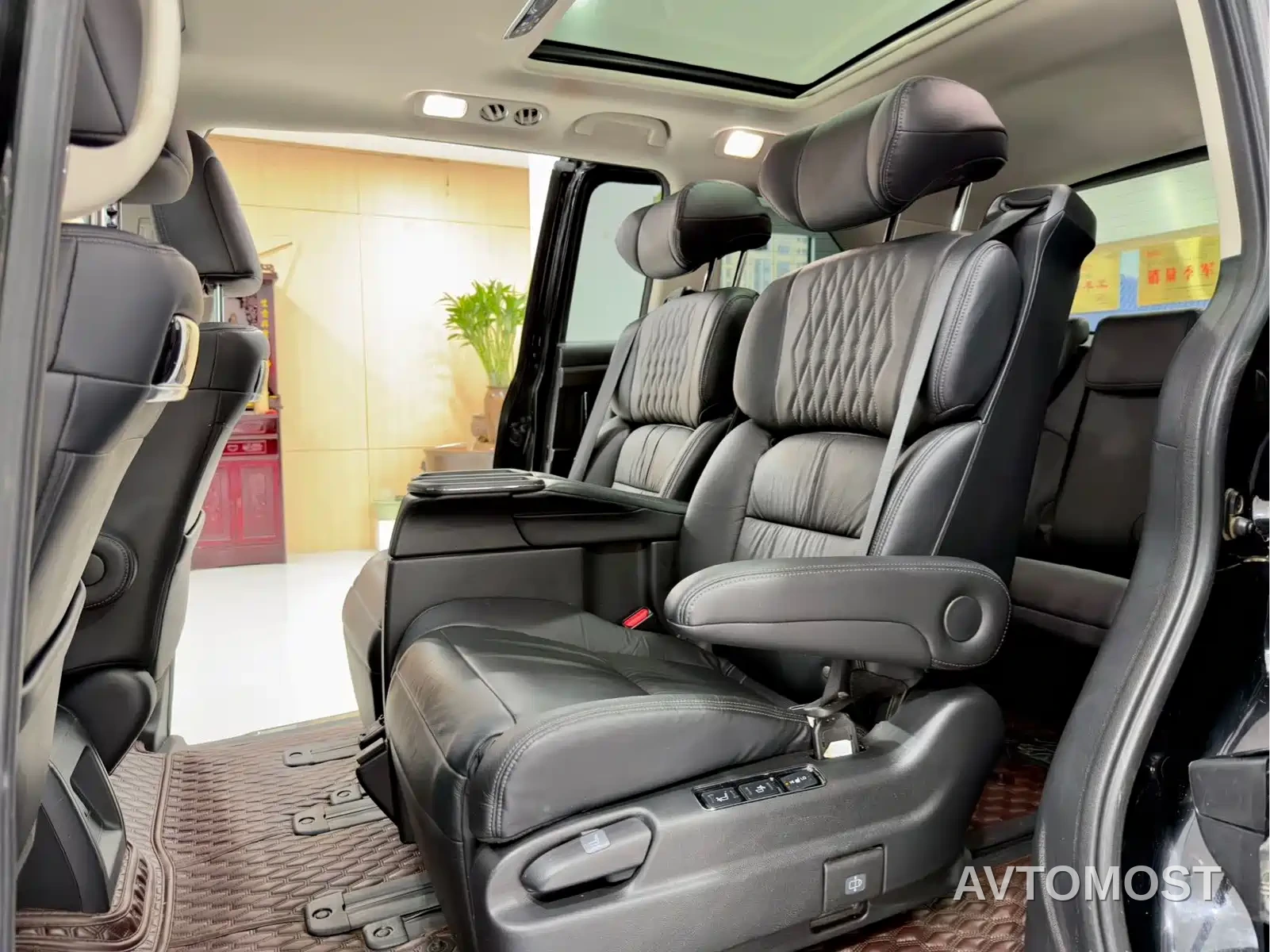Honda Elysion 2022 2.0L e:HEV Luxury — фото 6