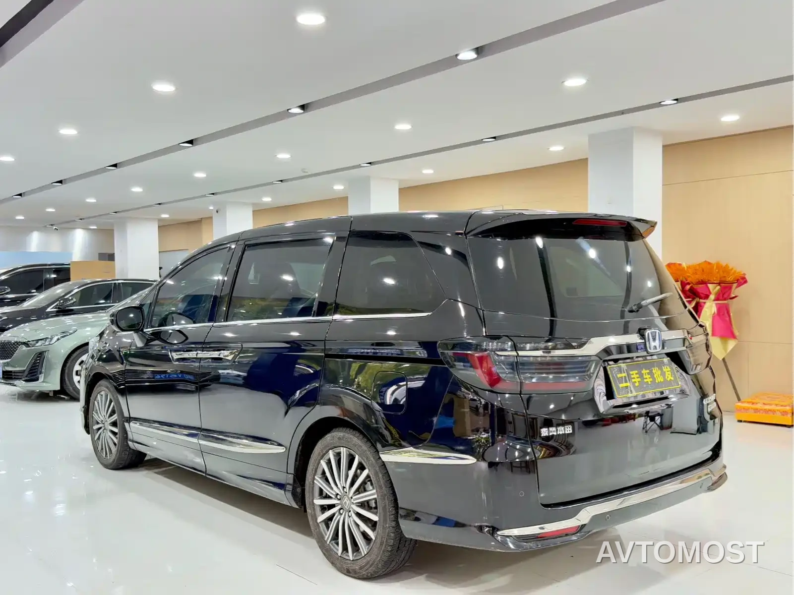 Honda Elysion 2022 2.0L e:HEV Luxury — фото 9
