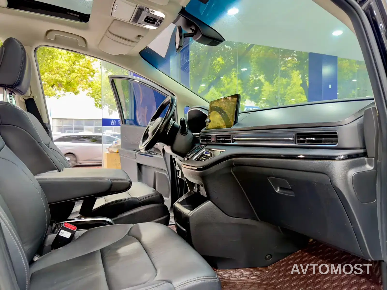 Honda Elysion 2022 2.0L e:HEV Luxury — фото 13