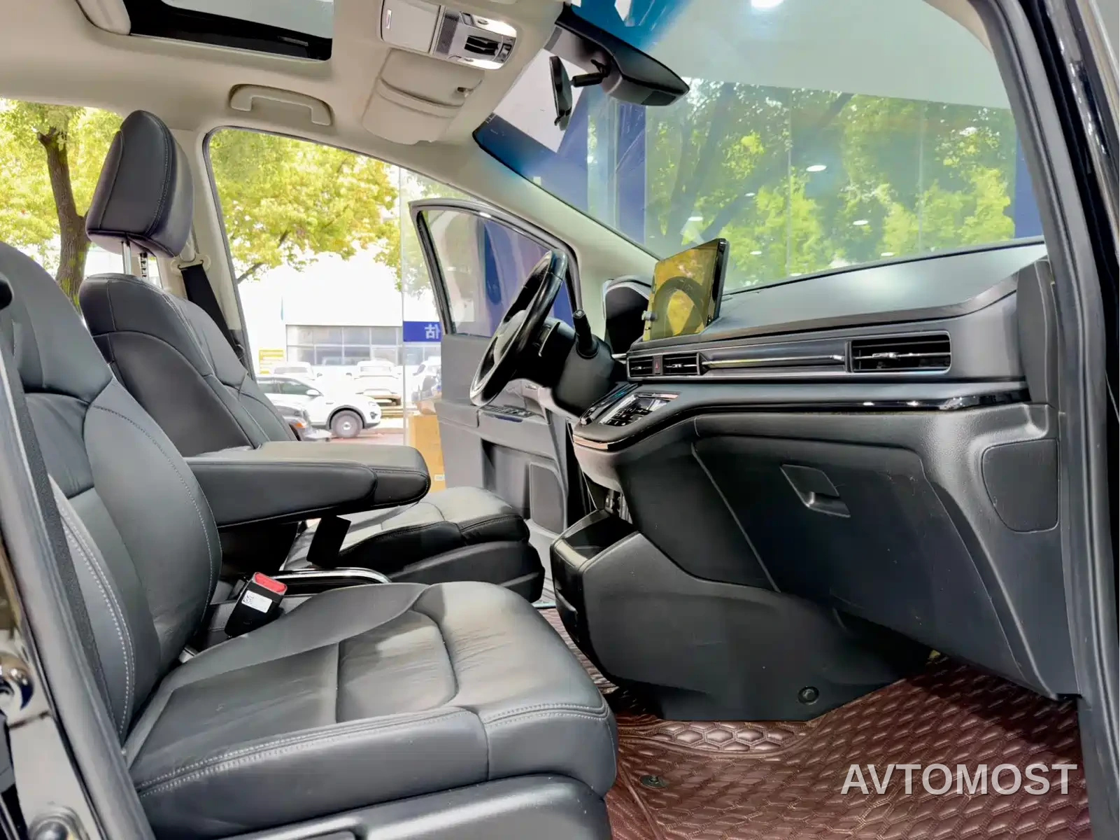 Honda Elysion 2022 2.0L e:HEV Luxury — фото 14